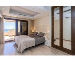 ÁTICO DÚPLEX 1ª LÍNEA DE PLAYA EN BAHÍA DE LA PLATA, ESTEPONA
