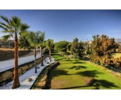 Lujosa y elegante villa con vistas panorámicas en Marbella.