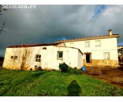 Casa con terreno dentro de Tapia de Casariego