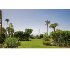 Impresionante Apartamento en 1ª línea de playa en Costalita, Estepona