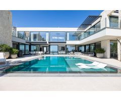 Villa Contemporánea en primera línea de golf en La Alquería, Benahavís