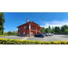 Histórico restaurante en venta en Pruvia (Llanera), listo para funcionar con vivienda incluida