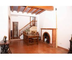 Encanto rústico y calidez familiar en el corazón de LAmetlla del Vallès