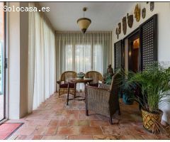 Descubre esta impresionante joya de la arquitectura, un chalet en bajo que lo tiene todo