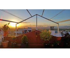 *Ático Exclusivo con Vistas Panorámicas en La Zubia, Granada*