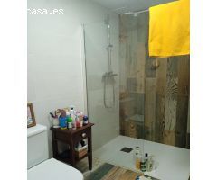 Piso amplio y luminoso con garaje y trastero en zona tranquila y bien comunicada
