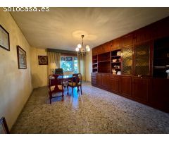 EXCELENTE UBICACIÓN: PISO DE 4 DORMITORIOS CON TERRAZA, EN EL CENTRO
