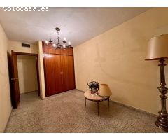 EXCELENTE UBICACIÓN: PISO DE 4 DORMITORIOS CON TERRAZA, EN EL CENTRO