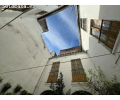 CASA DE TECHOS ALTOS EN PLENA JUDERÍA, CORDOBA