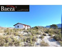 CHALET EN PARCELA DE 25.000 M2 en plena naturaleza