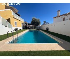 Chalet en Venta en Villamartín, Alicante