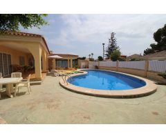 Chalet en Venta en Dehesa de campoamor, Alicante