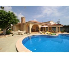 Chalet en Venta en Dehesa de campoamor, Alicante