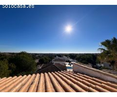 Chalet en Venta en El Pinar de Campoverde, Alicante