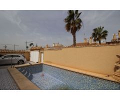Chalet en Venta en Playa Flamenca, Alicante