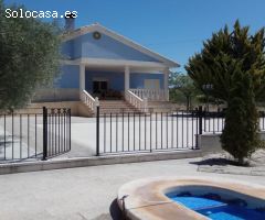 PRECIOSO CHALET CON PISCINA EN YECLA