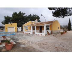 CHALET CON PISCINA A 2 KM DE YECLA
