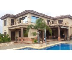 Chalet en Venta en La Carlota, Córdoba