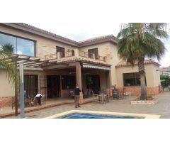 Chalet en Venta en La Carlota, Córdoba