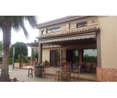 Chalet en Venta en La Carlota, Córdoba