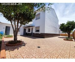 Chalet en Venta en La Carlota, Córdoba