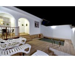 Magnífico chalet adosado en urbanización El Puntal