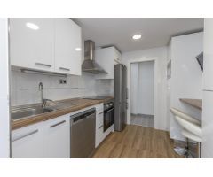 ¡Ático reformado  y listo para entrar a vivir en Granada! Zona Pajaritos – 6ª planta, muy luminoso.