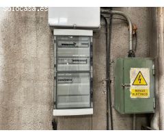 NAVE INDUSTRIAL CON PUENTES GRUA