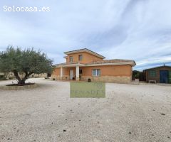 ESTUPENDO CHALET EN ZONA SANTA ANA