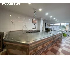 Venta local comercial equipado para pescadería + Furgón isotermo Mercedes