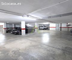 Amplia Plaza de Garaje en el centro del pueblo
