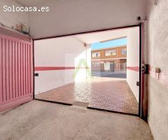 Amplia Plaza de Garaje en el centro del pueblo