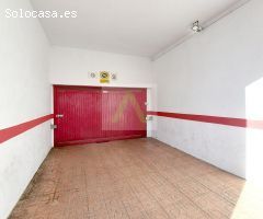 Amplia Plaza de Garaje en el centro del pueblo