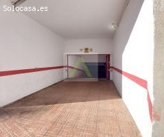 Amplia Plaza de Garaje en el centro del pueblo