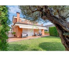 Villa amplia para entrar a vivir! A pocos metros de la Playa