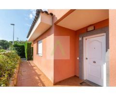 Villa amplia para entrar a vivir! A pocos metros de la Playa