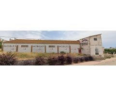 En Masllorenç! Nave industrial polivalente con muelle de carga, oficinas y amplia superficie