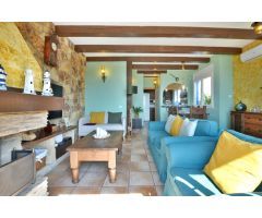 CASA EN VENTA EN PINEDA MAR - VISTAS AL MAR Y PISCINA (PINEMAR)