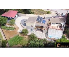 ¡Exclusivo chalet en plena naturaleza con vistas al mar y piscina cubierta!