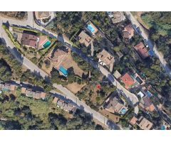 MAGNÍFICA PARCELA EN LA URBANIZACIÓN LA VALL DE SANTA SUSANNA!