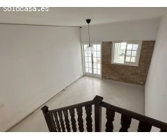 Oportunidad Única en el Corazón de Sant Boi! Casa con Gran Potencial