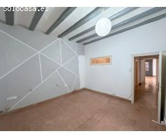 Oportunidad Única en el Corazón de Sant Boi! Casa con Gran Potencial