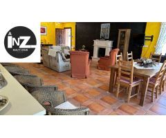 PRECIOSO CHALET INDEPENDIENTE , ACTUALIZADO  RECIENTEMENTE ,CON PARCELA DE 700 M2