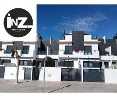 ¡Exclusivo chalet adosado cerca de la playa en Torre de la Horadada, Alicante!