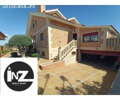 Exclusivo chalet independiente a solo 50 metros de la playa con espectaculares vistas al mar