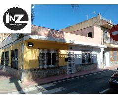 ???? Casa Independiente de 3 Dormitorios con Terraza y Garaje a 450 m de la Playa – ¡Ubicación Inmej