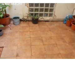 CASA DE PLANTA BAJA, SITUADA MUY CERCA DEL BARRIO SAN JERÓNIMO DE PETRER.