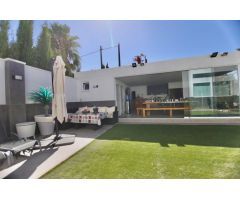 INCREÍBLE CHALET CON ZONA DE BARBACOA Y CINE EN LA ZONA DE AVENIDA DE RONDA DE ELDA