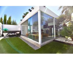 INCREÍBLE CHALET CON ZONA DE BARBACOA Y CINE EN LA ZONA DE AVENIDA DE RONDA DE ELDA