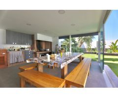 INCREÍBLE CHALET CON ZONA DE BARBACOA Y CINE EN LA ZONA DE AVENIDA DE RONDA DE ELDA